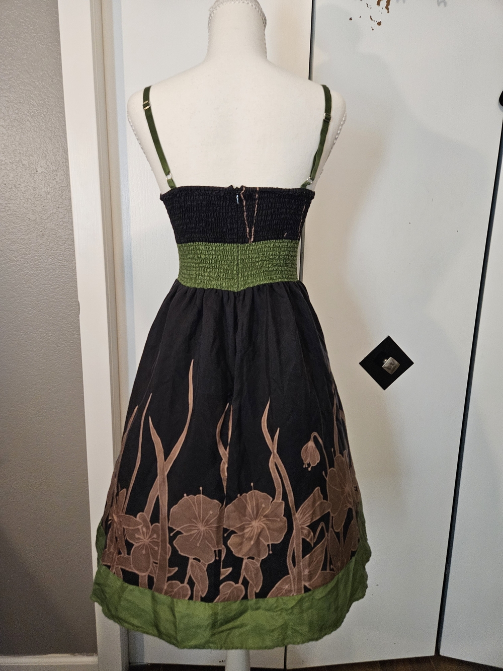 Silk 100% Silk Green and Black Floral Fit-and-Flare Sundress - Picture 6 of 15
